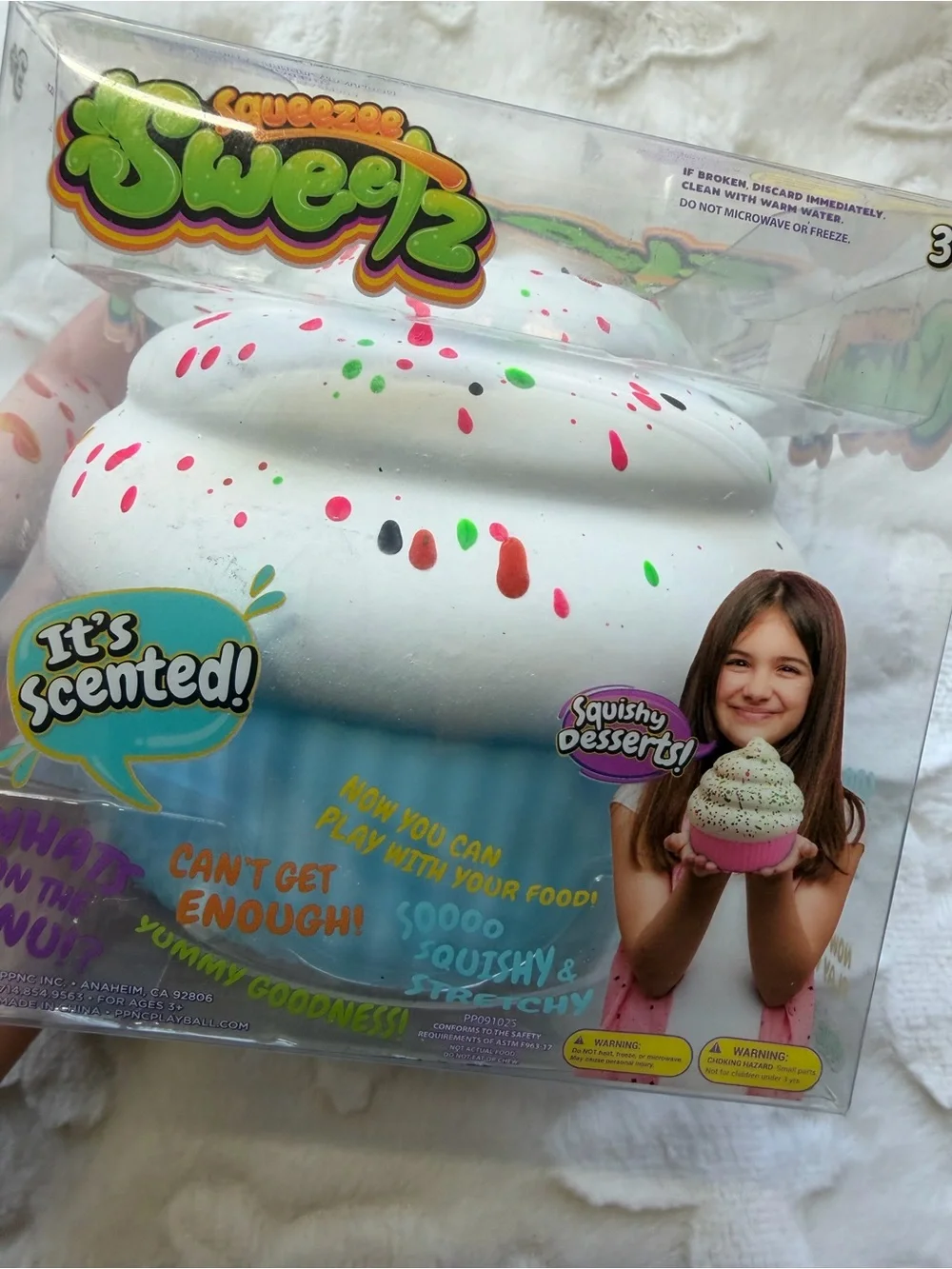 🧁💙 **NIB & SEALED – JUMBO CUPCAKE SQUISHY!** 💙🧁